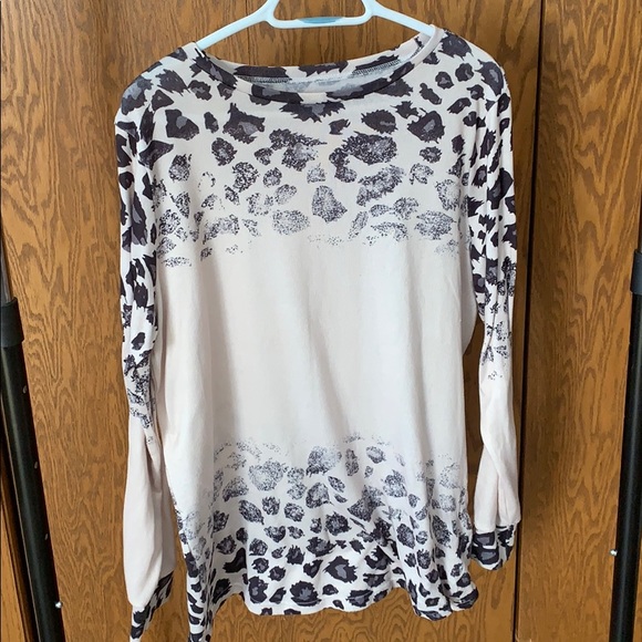 Leopard print long sleeve crew neck - Picture 1 of 1